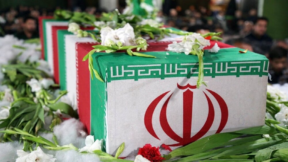 رخنه فرصت‌طلبان تهدیدی برای انقلاب است